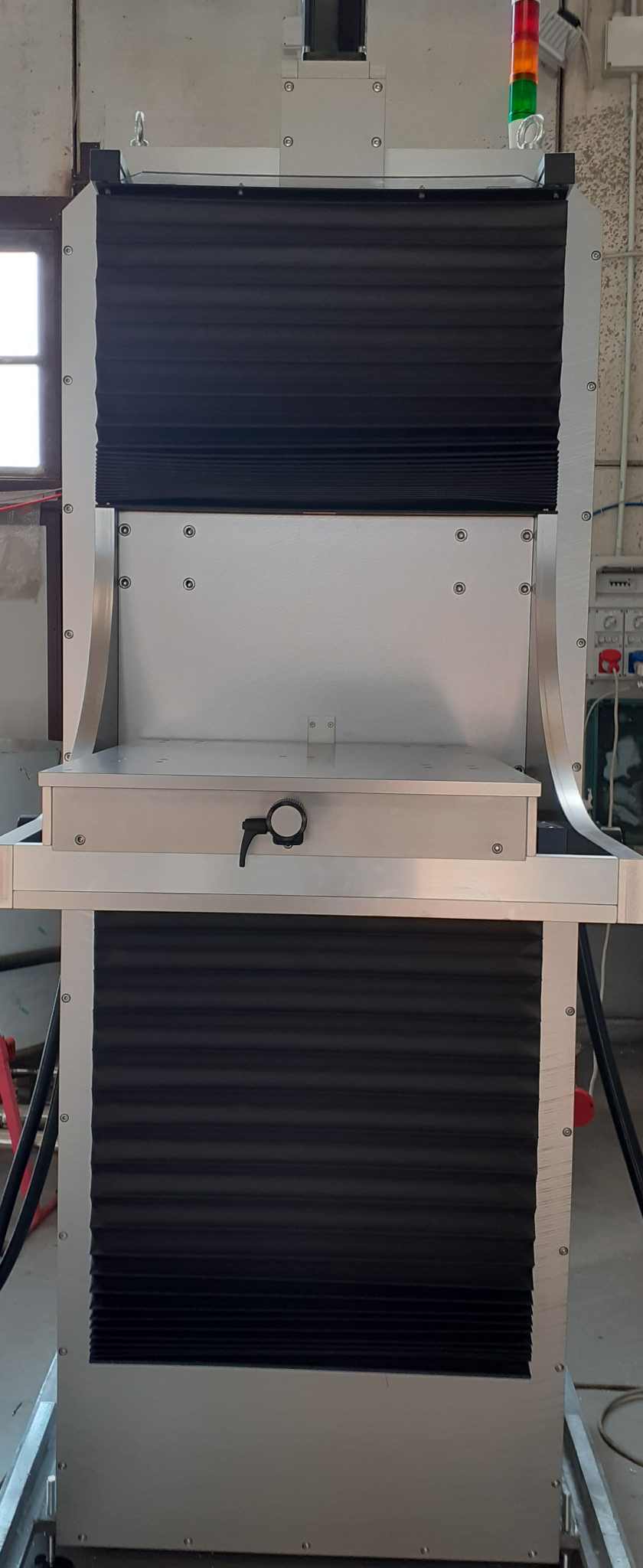 macchina per tempra a controllo verticale